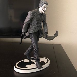 Black/White Joker statue...